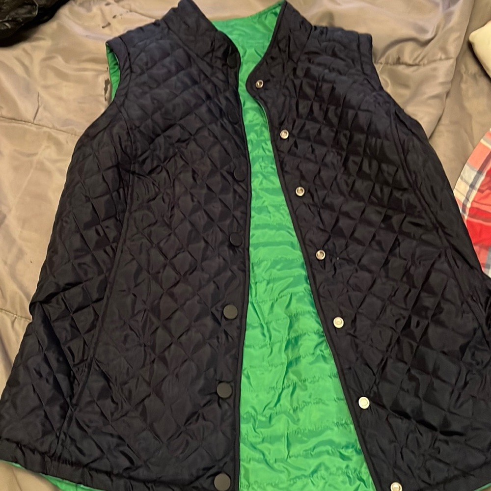 Revers-able vest